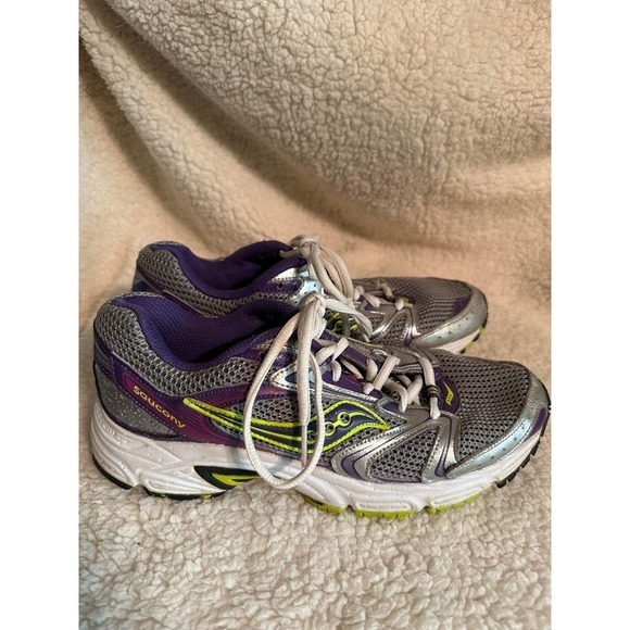 Saucony Women's Size 10 Oasis Running Shoe 15209-3 - Picture 4 of 8